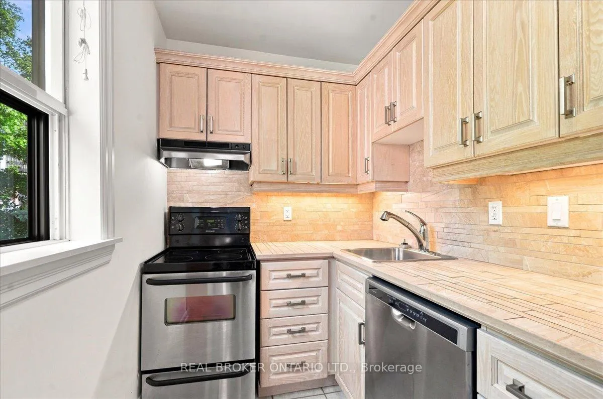 Photo 19 of Unit 2, 12 Foxbar Road, Toronto, Yonge-St. Clair — HOMEH