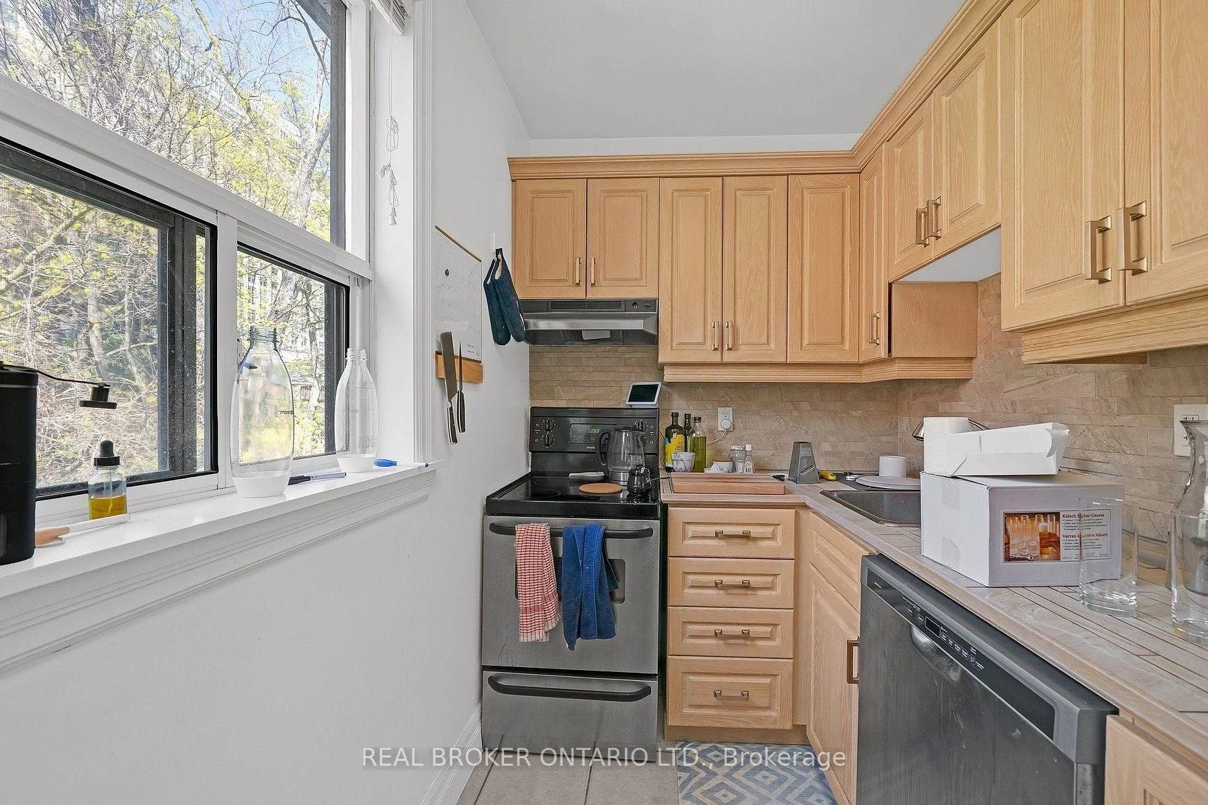 Photo 26 of Unit 2, 12 Foxbar Road, Toronto, Yonge-St. Clair — HOMEH