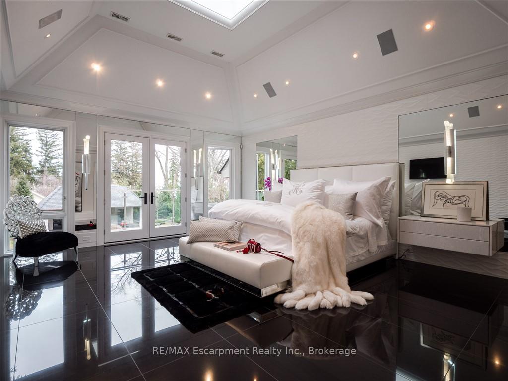 Photo 16 of 15 Chartwell Road, Oakville, Old Oakville — HOMEH