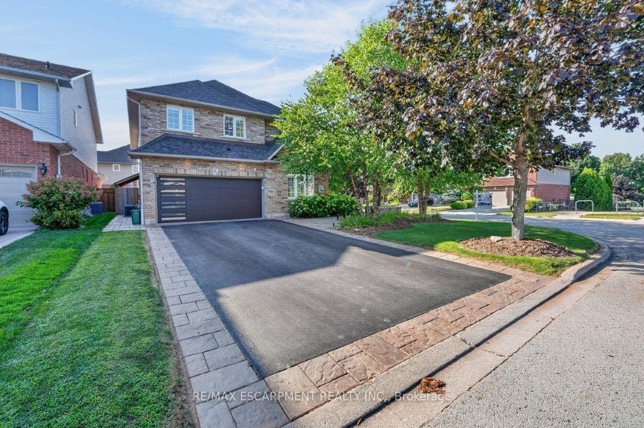 Photo 4 of 37 Hickory Crescent, Grimsby, Grimsby West — HOMEH