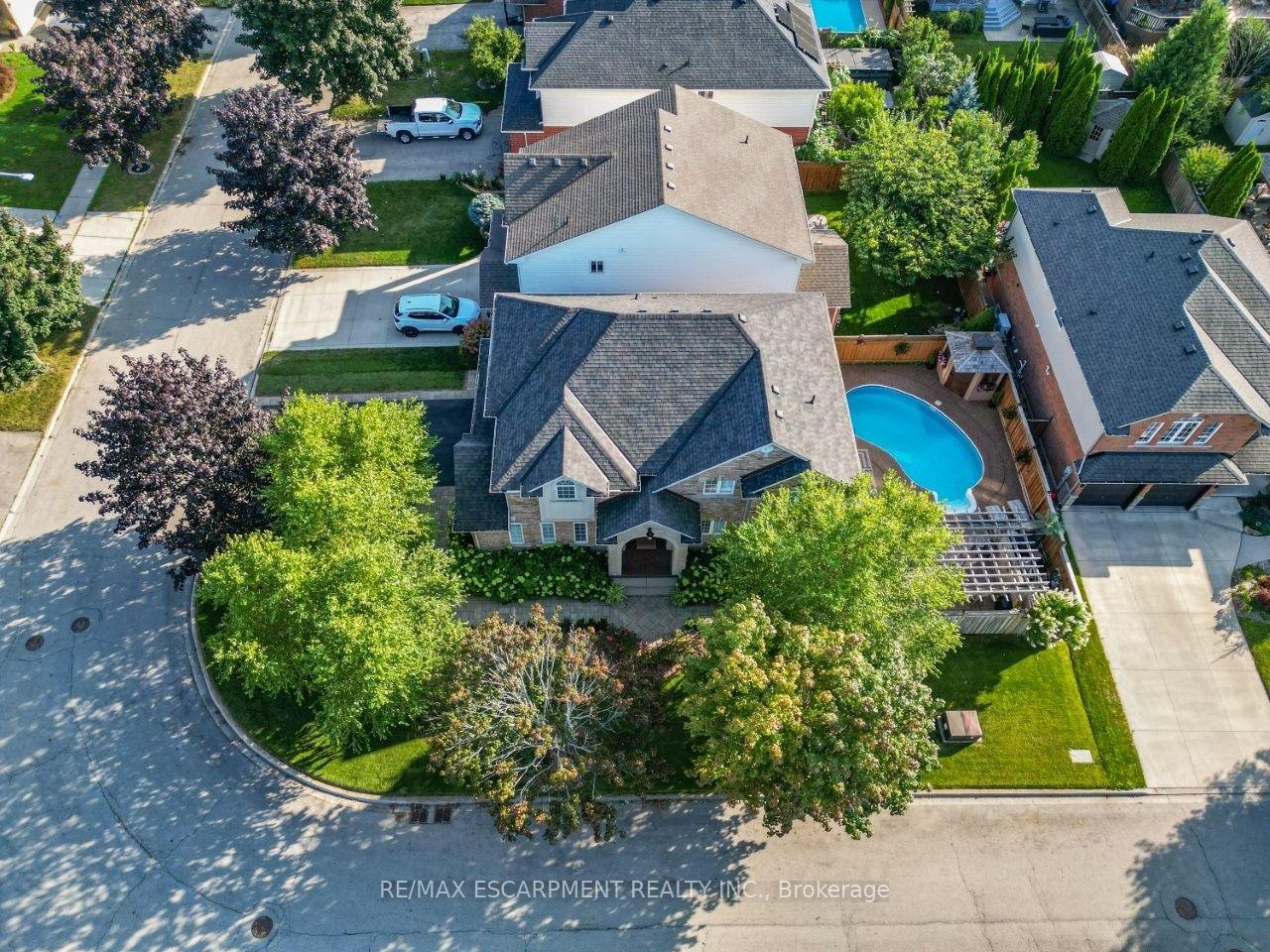 Photo 5 of 37 Hickory Crescent, Grimsby, Grimsby West — HOMEH