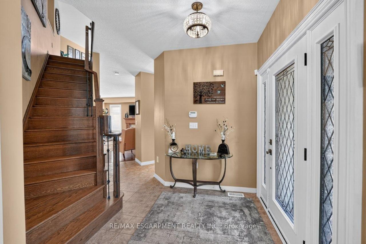 Photo 7 of 37 Hickory Crescent, Grimsby, Grimsby West — HOMEH
