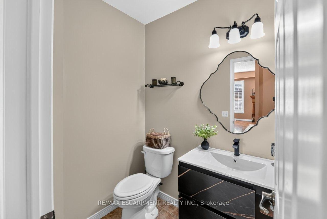 Photo 16 of 37 Hickory Crescent, Grimsby, Grimsby West — HOMEH