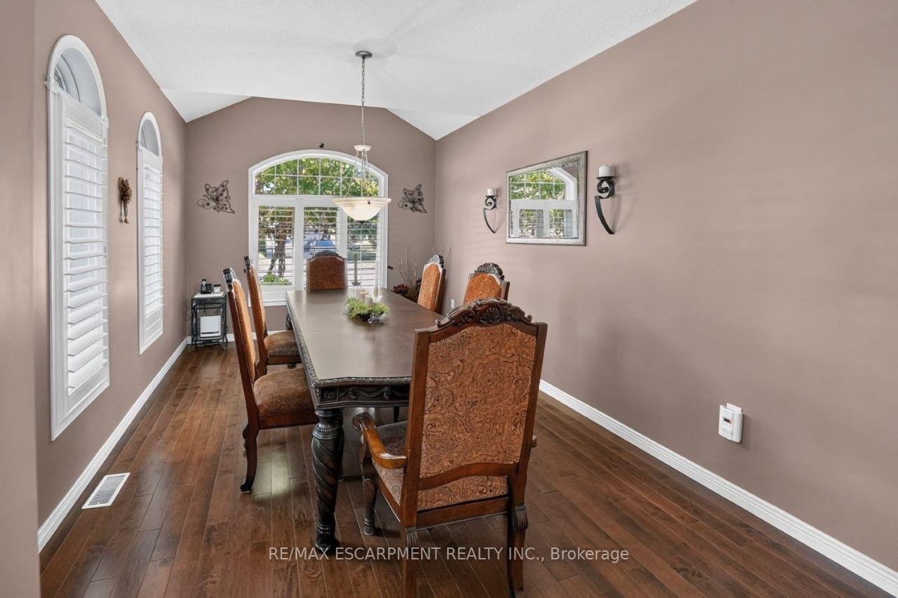 Photo 17 of 37 Hickory Crescent, Grimsby, Grimsby West — HOMEH