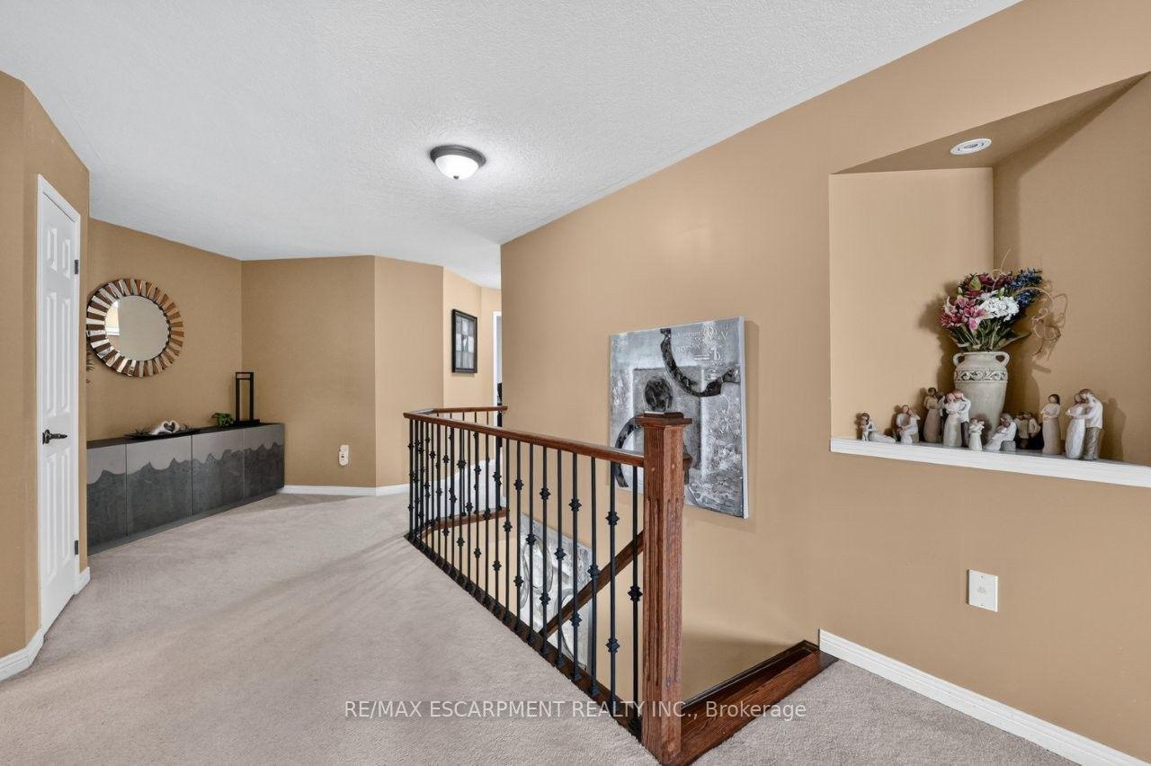 Photo 18 of 37 Hickory Crescent, Grimsby, Grimsby West — HOMEH