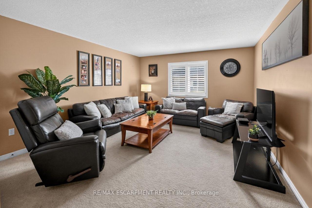 Photo 19 of 37 Hickory Crescent, Grimsby, Grimsby West — HOMEH