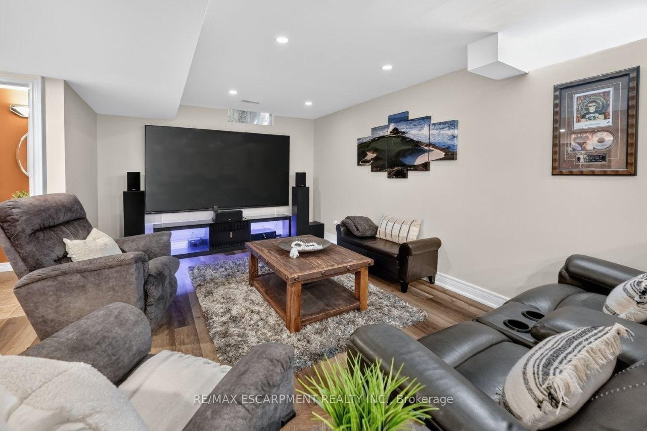 Photo 27 of 37 Hickory Crescent, Grimsby, Grimsby West — HOMEH