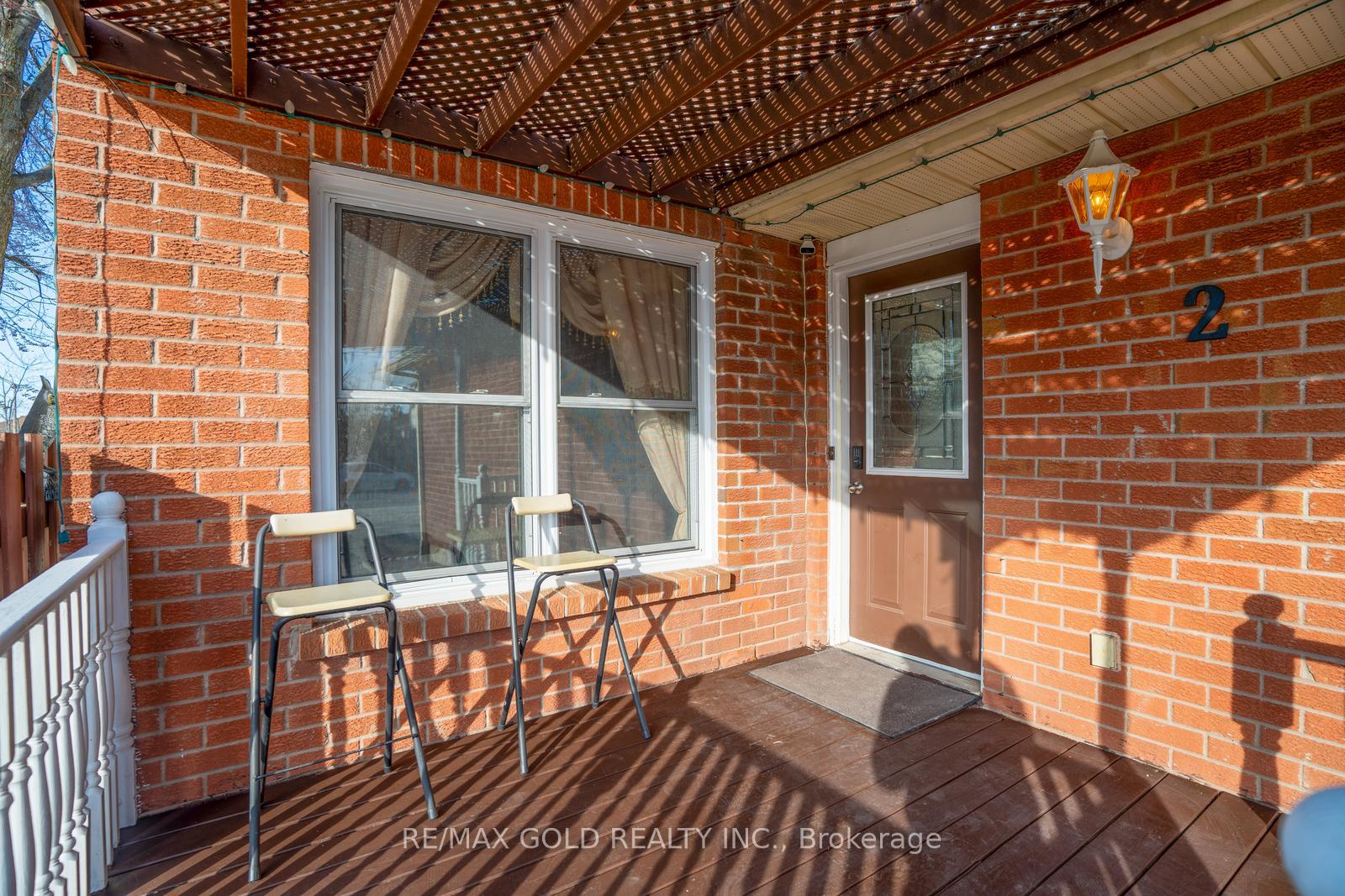Photo 3 of 2 Kinzie Lane, Barrie, Grove East — HOMEH