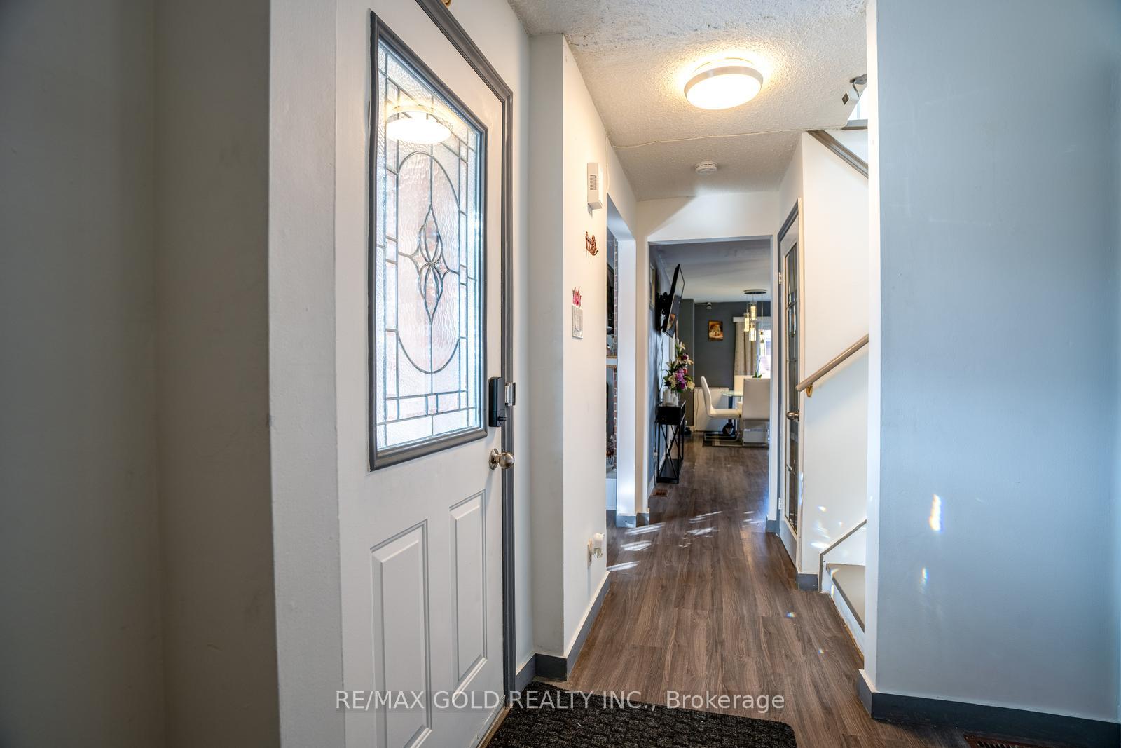 Photo 4 of 2 Kinzie Lane, Barrie, Grove East — HOMEH
