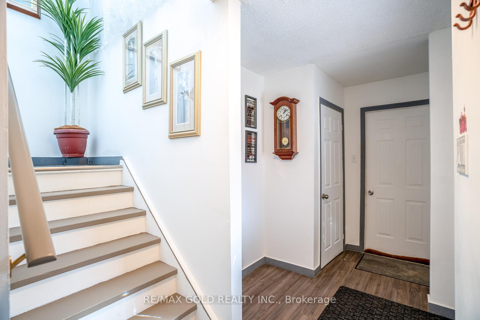 Photo 5 of 2 Kinzie Lane, Barrie, Grove East — HOMEH