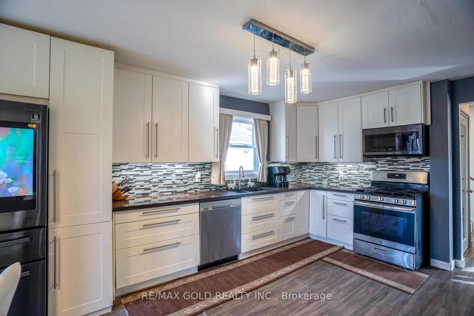 Photo 9 of 2 Kinzie Lane, Barrie, Grove East — HOMEH