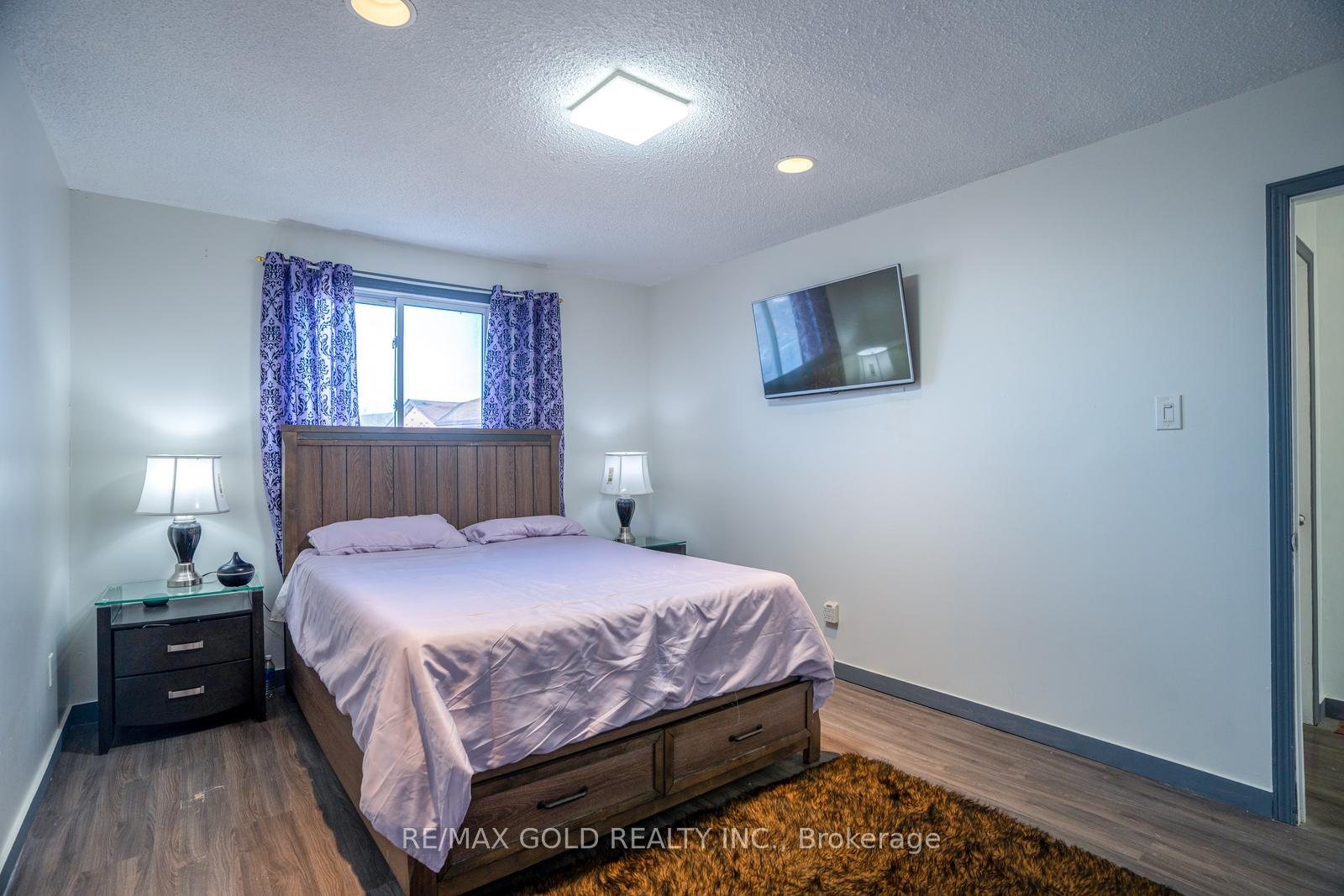 Photo 11 of 2 Kinzie Lane, Barrie, Grove East — HOMEH