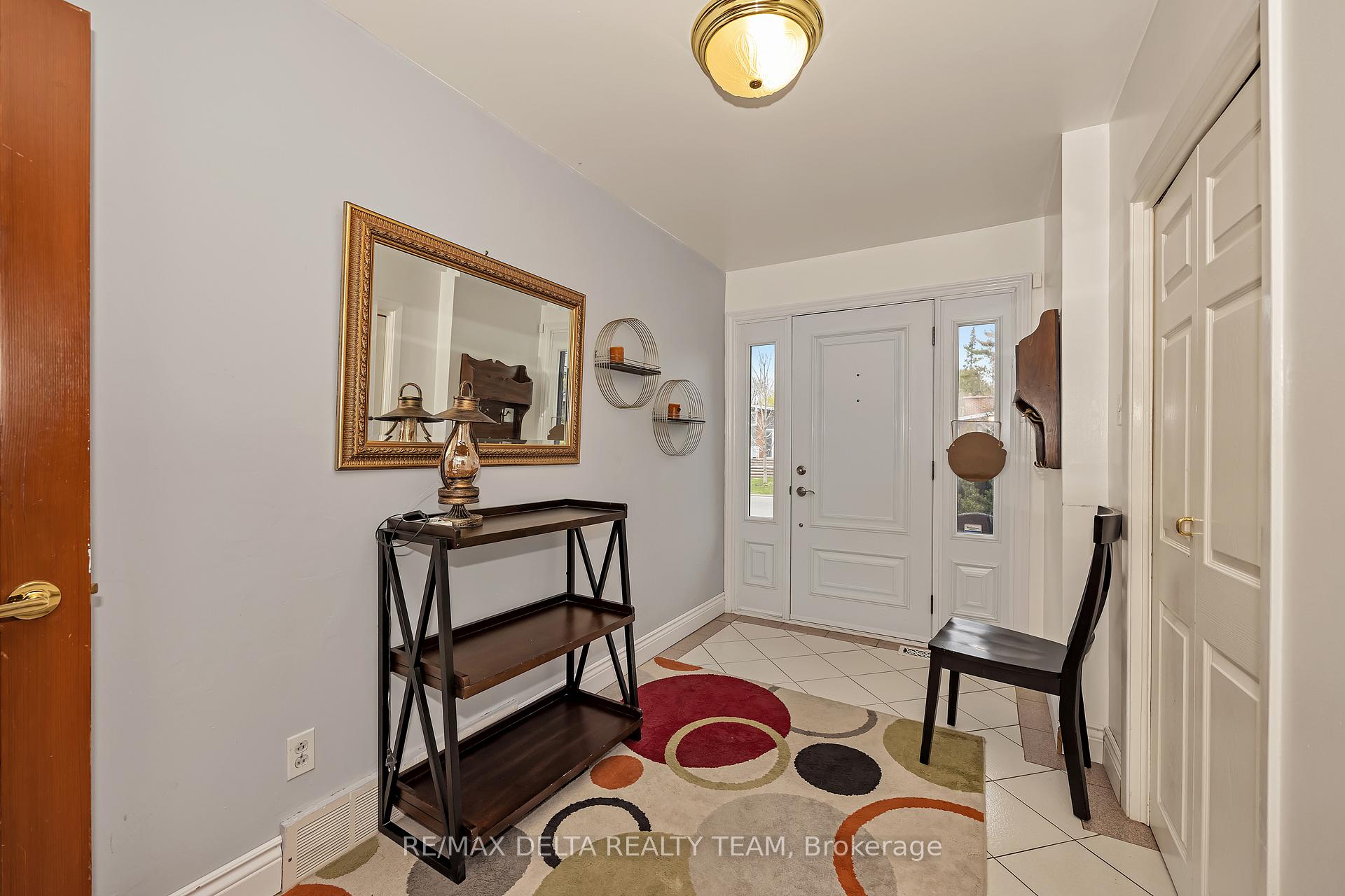 Photo 4 of 2350 Georgina Drive, Ottawa, Whitehaven — HOMEH