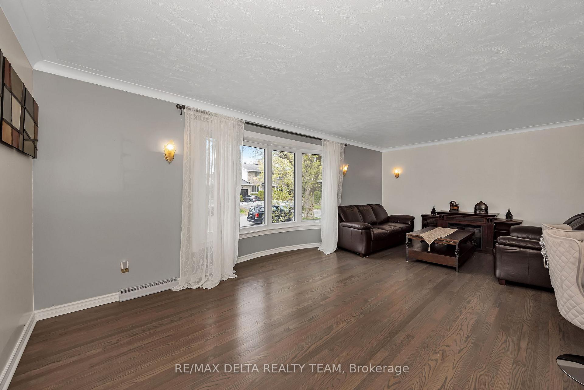 Photo 7 of 2350 Georgina Drive, Ottawa, Whitehaven — HOMEH