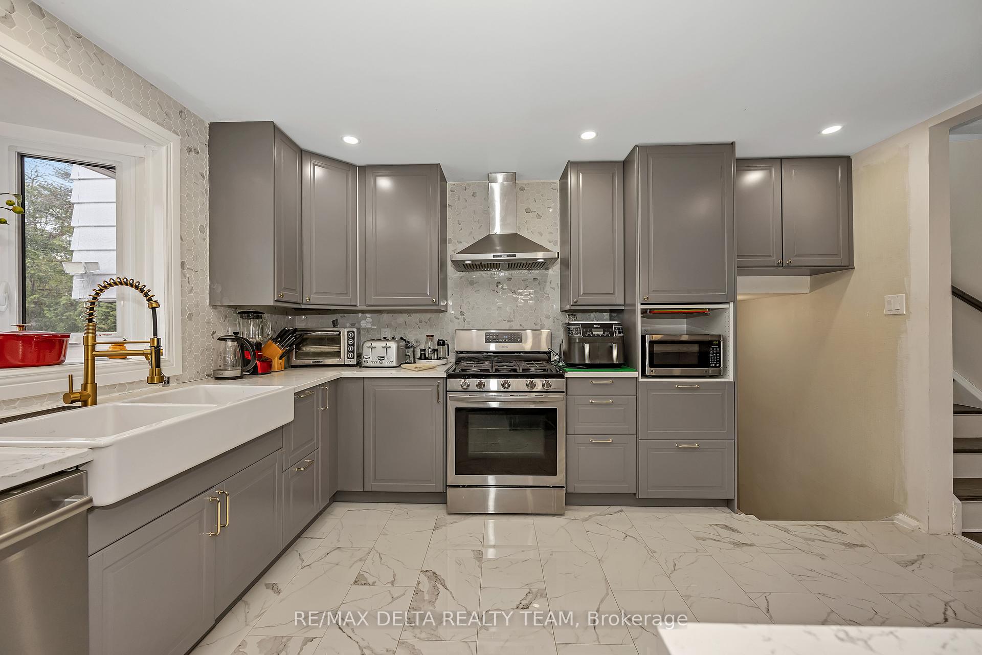 Photo 13 of 2350 Georgina Drive, Ottawa, Whitehaven — HOMEH