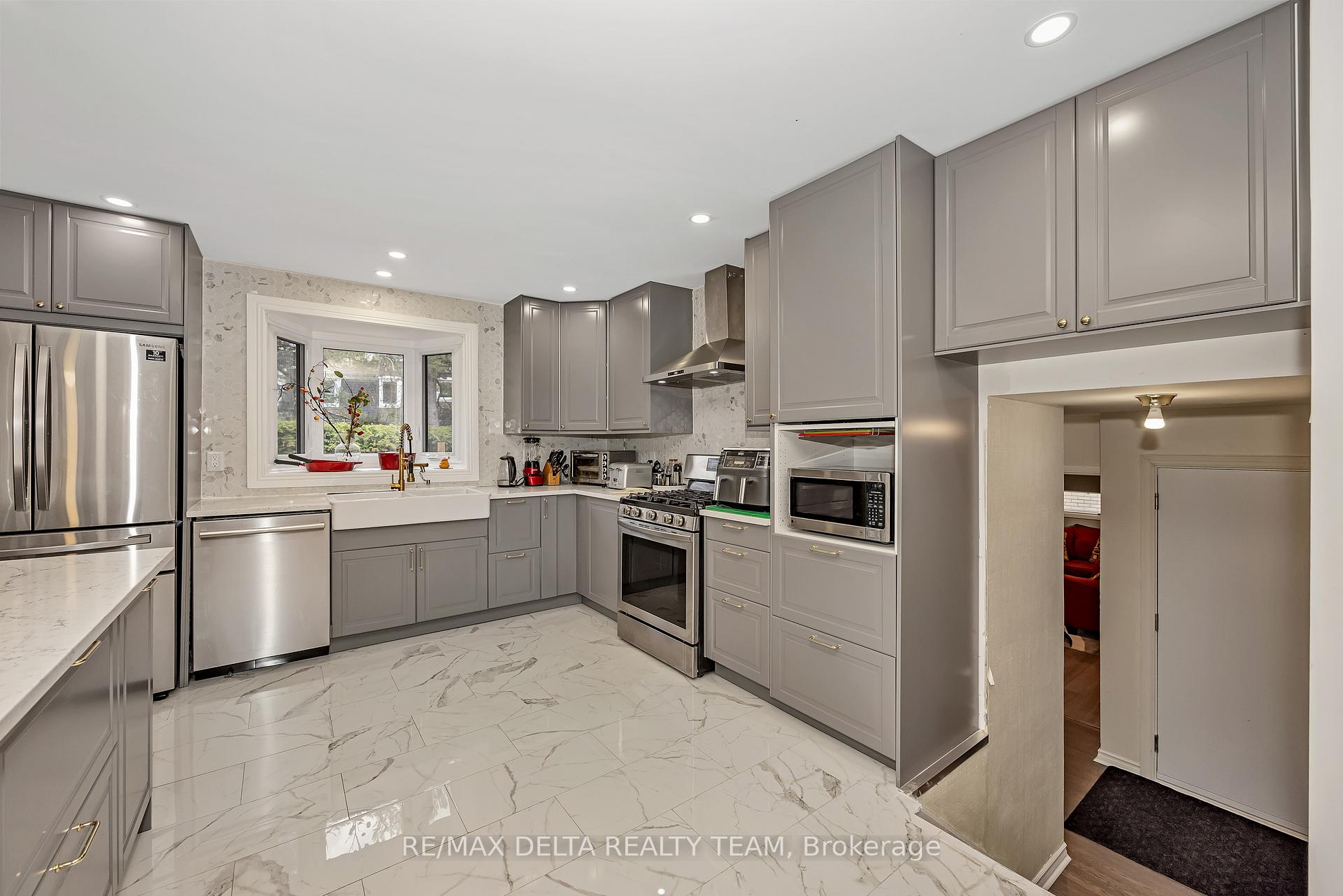 Photo 14 of 2350 Georgina Drive, Ottawa, Whitehaven — HOMEH