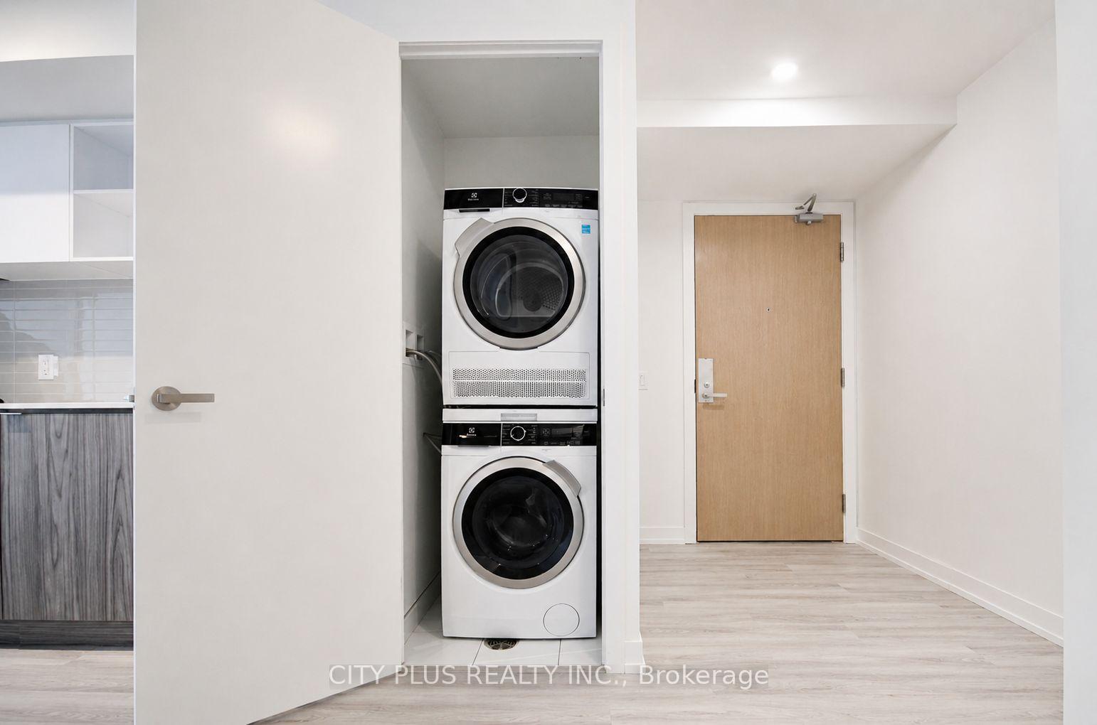Photo 7 of Unit 1710, 55 Cooper Street, Toronto, Waterfront Communities — HOMEH