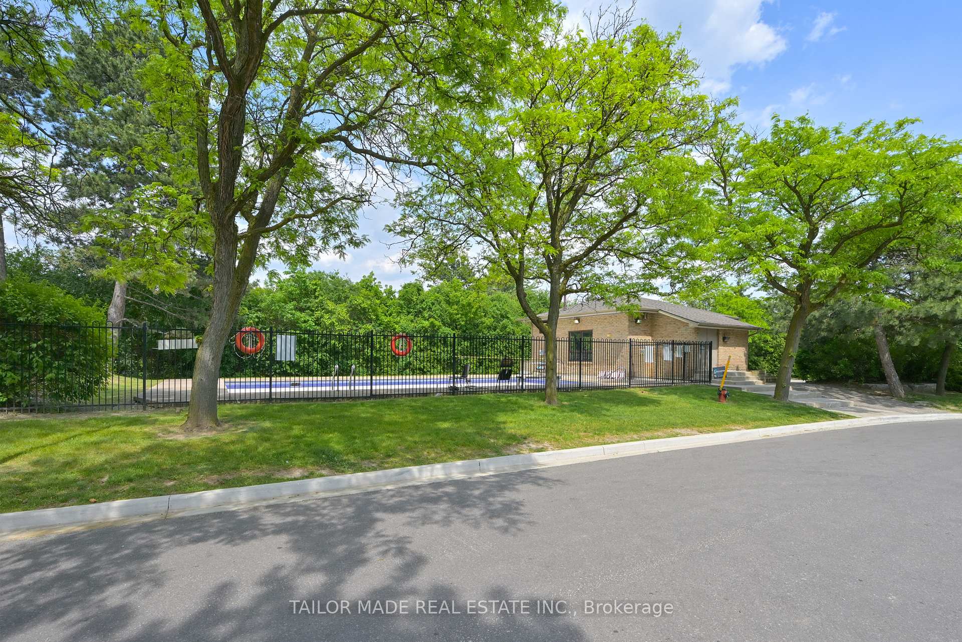 Photo 2 of Unit 79, 79 Guildford Crescent, Brampton, Central Park — HOMEH
