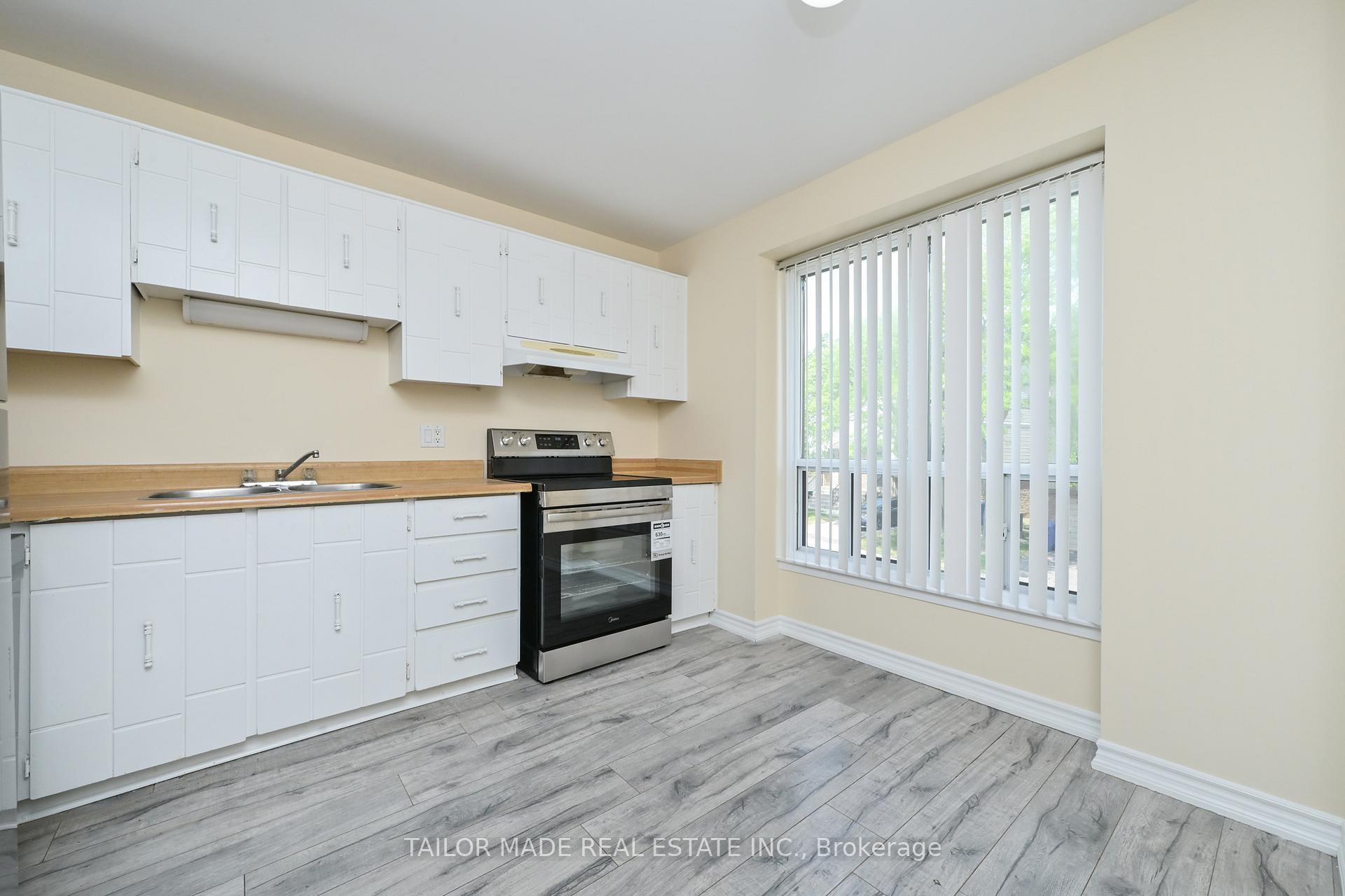 Photo 4 of Unit 79, 79 Guildford Crescent, Brampton, Central Park — HOMEH