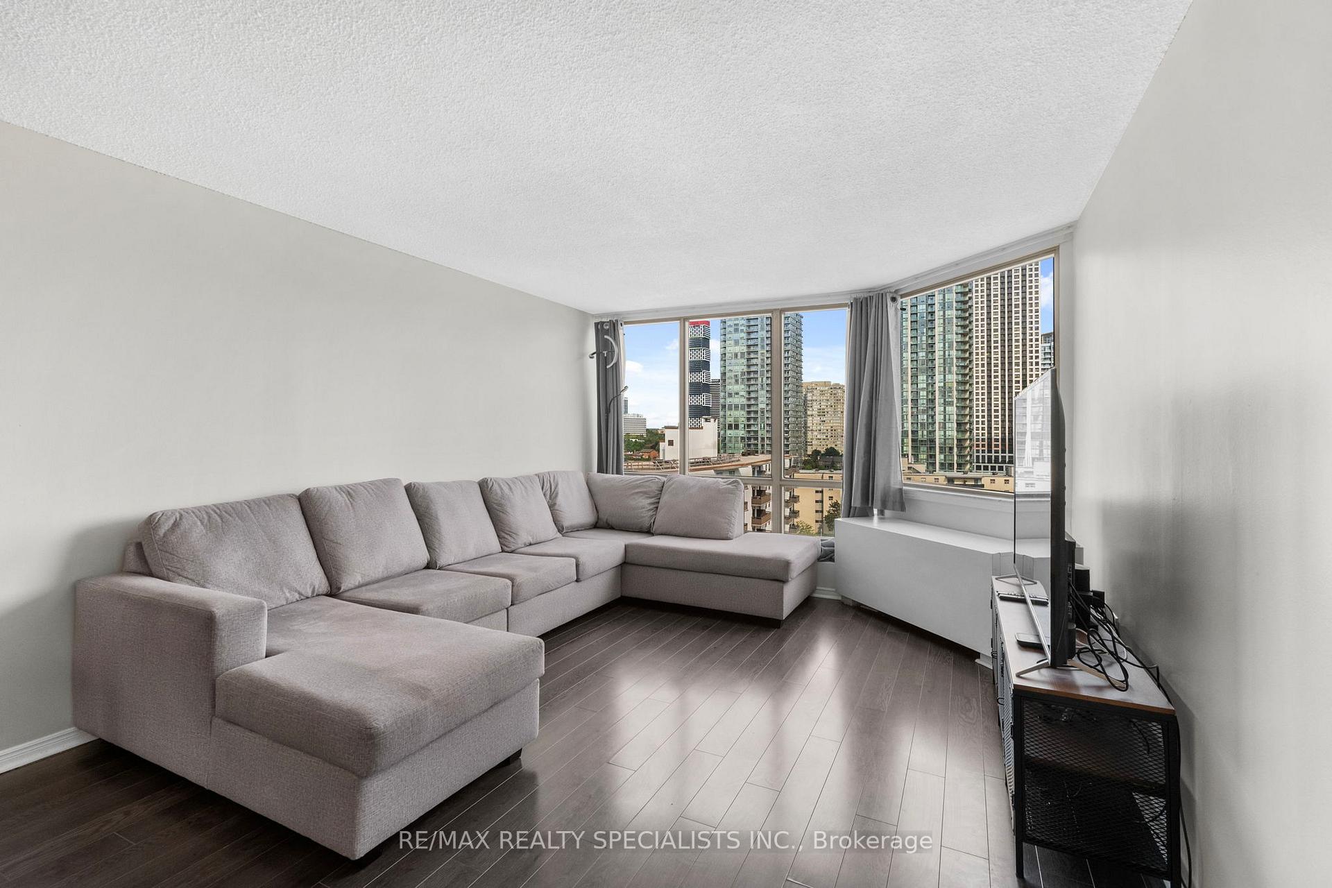 Front of Unit 1409, 25 Fairview Road W
