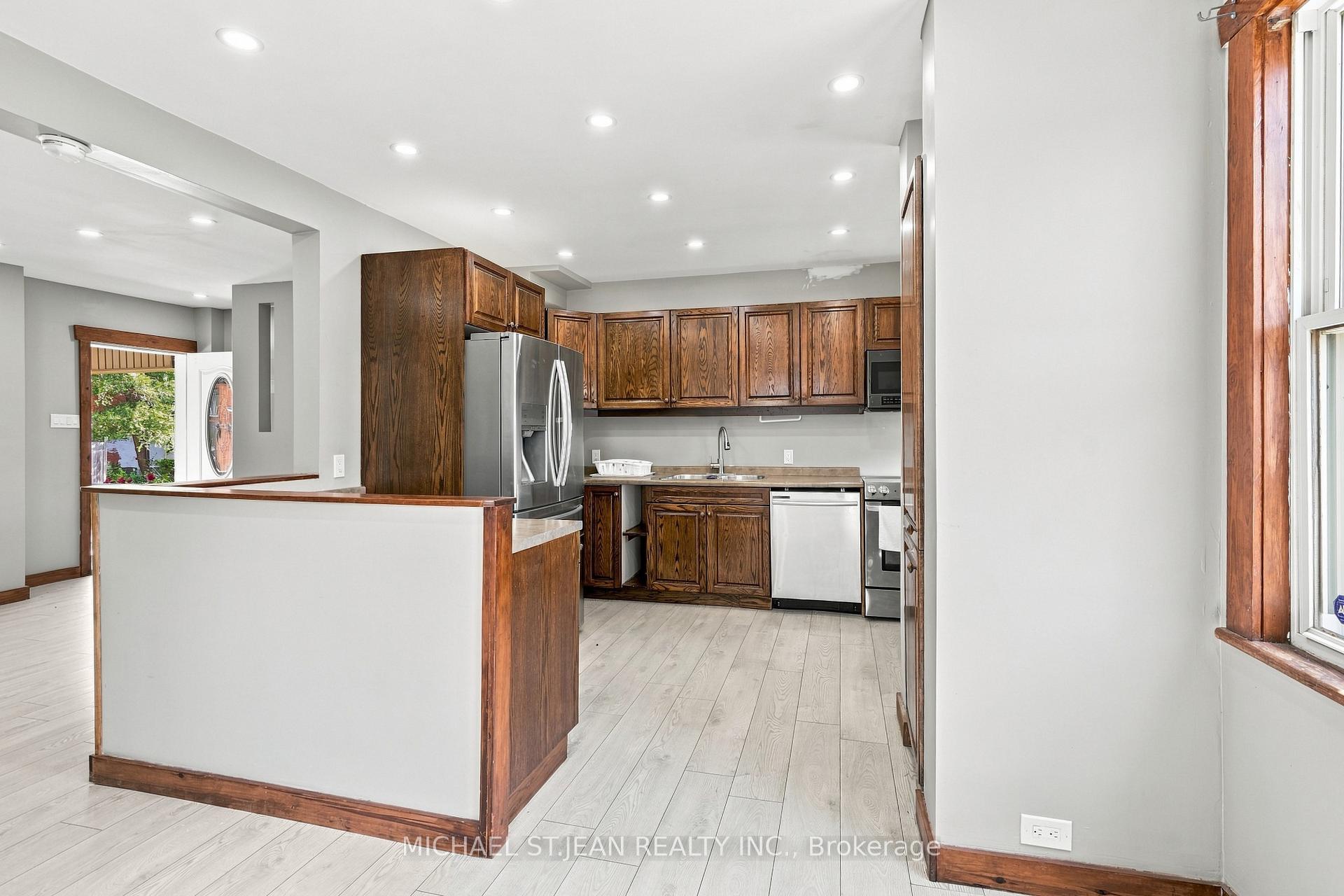 Photo 14 of 570 Cannon Street E, Hamilton, Gibson — HOMEH