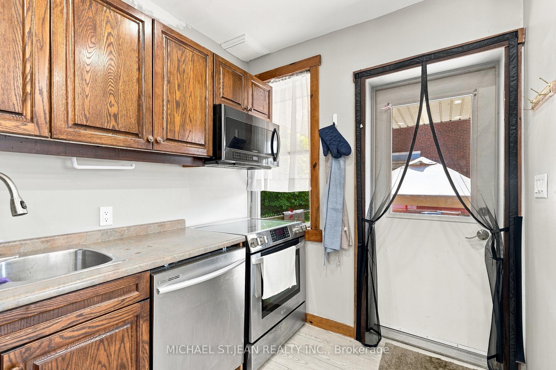 Photo 17 of 570 Cannon Street E, Hamilton, Gibson — HOMEH