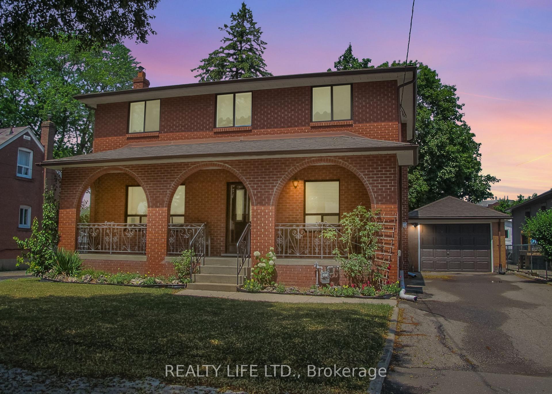 Photo 2 of 4 Rosalie Avenue, North York, Downsview-Roding-CFB — HOMEH