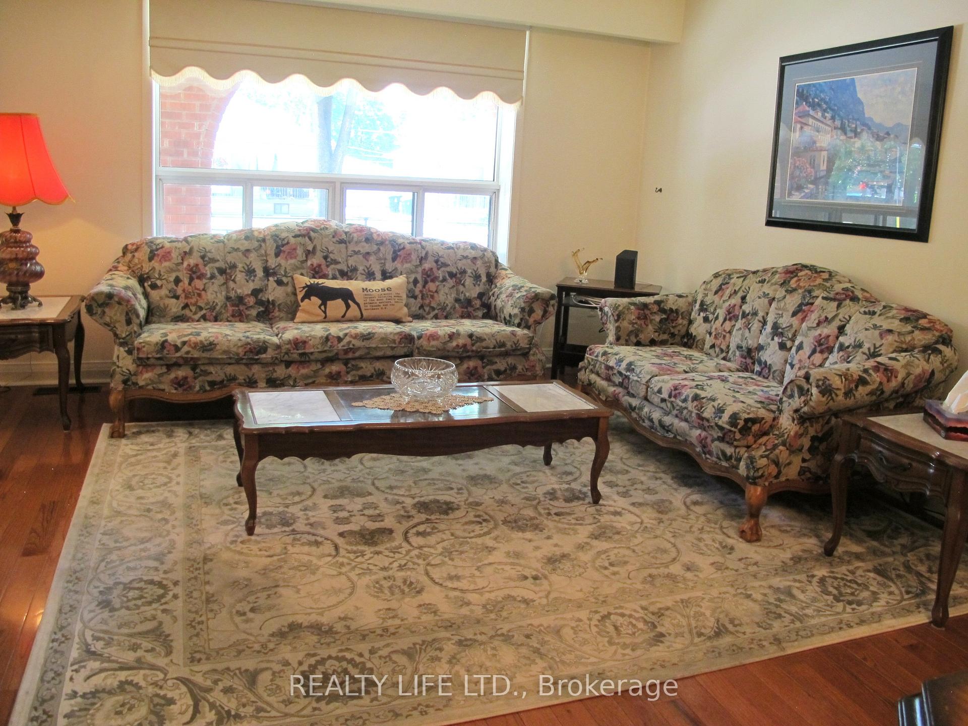 Photo 6 of 4 Rosalie Avenue, North York, Downsview-Roding-CFB — HOMEH