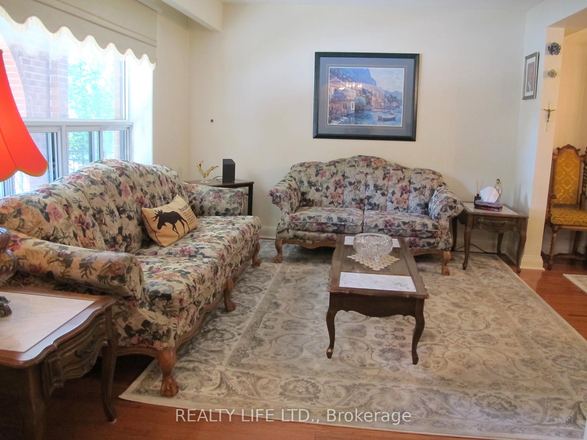 Photo 8 of 4 Rosalie Avenue, North York, Downsview-Roding-CFB — HOMEH