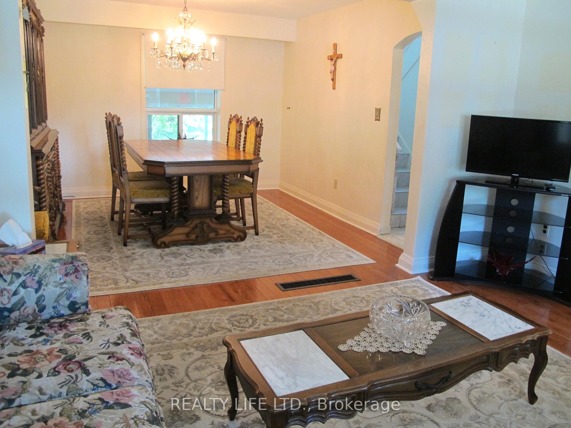 Photo 10 of 4 Rosalie Avenue, North York, Downsview-Roding-CFB — HOMEH
