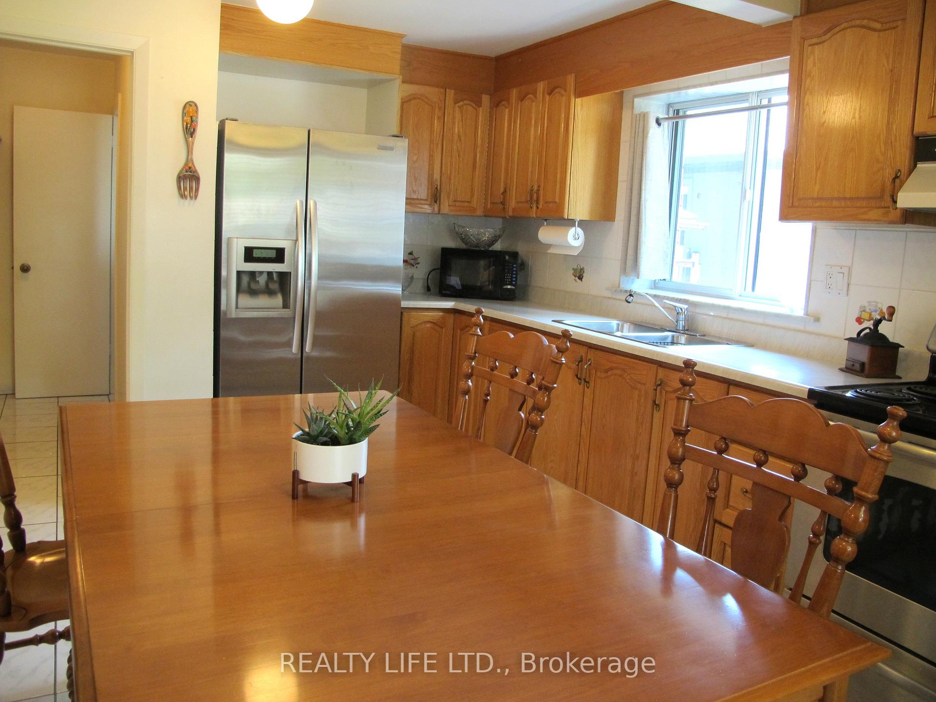 Photo 14 of 4 Rosalie Avenue, North York, Downsview-Roding-CFB — HOMEH