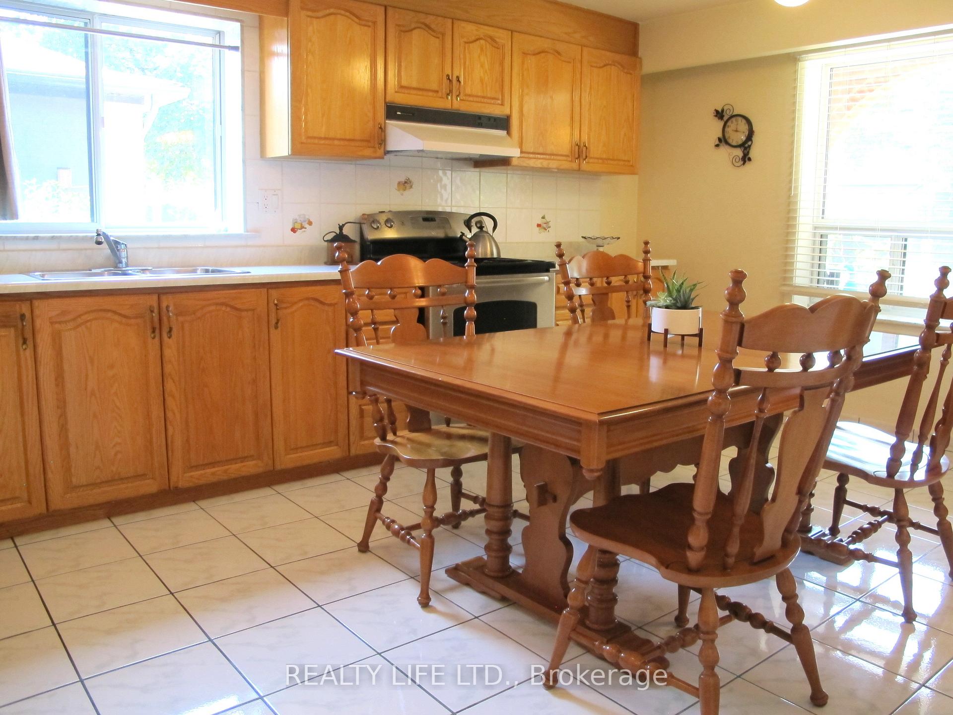 Photo 16 of 4 Rosalie Avenue, North York, Downsview-Roding-CFB — HOMEH