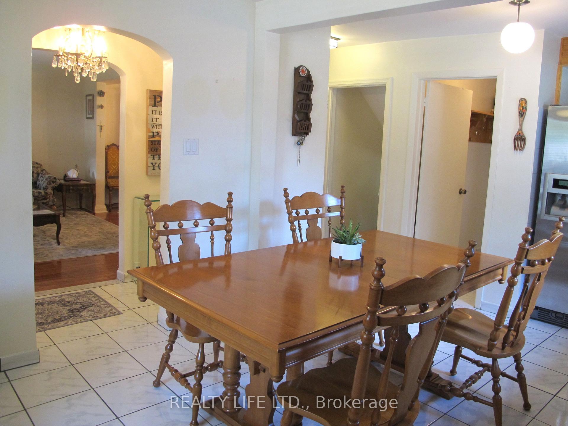 Photo 18 of 4 Rosalie Avenue, North York, Downsview-Roding-CFB — HOMEH