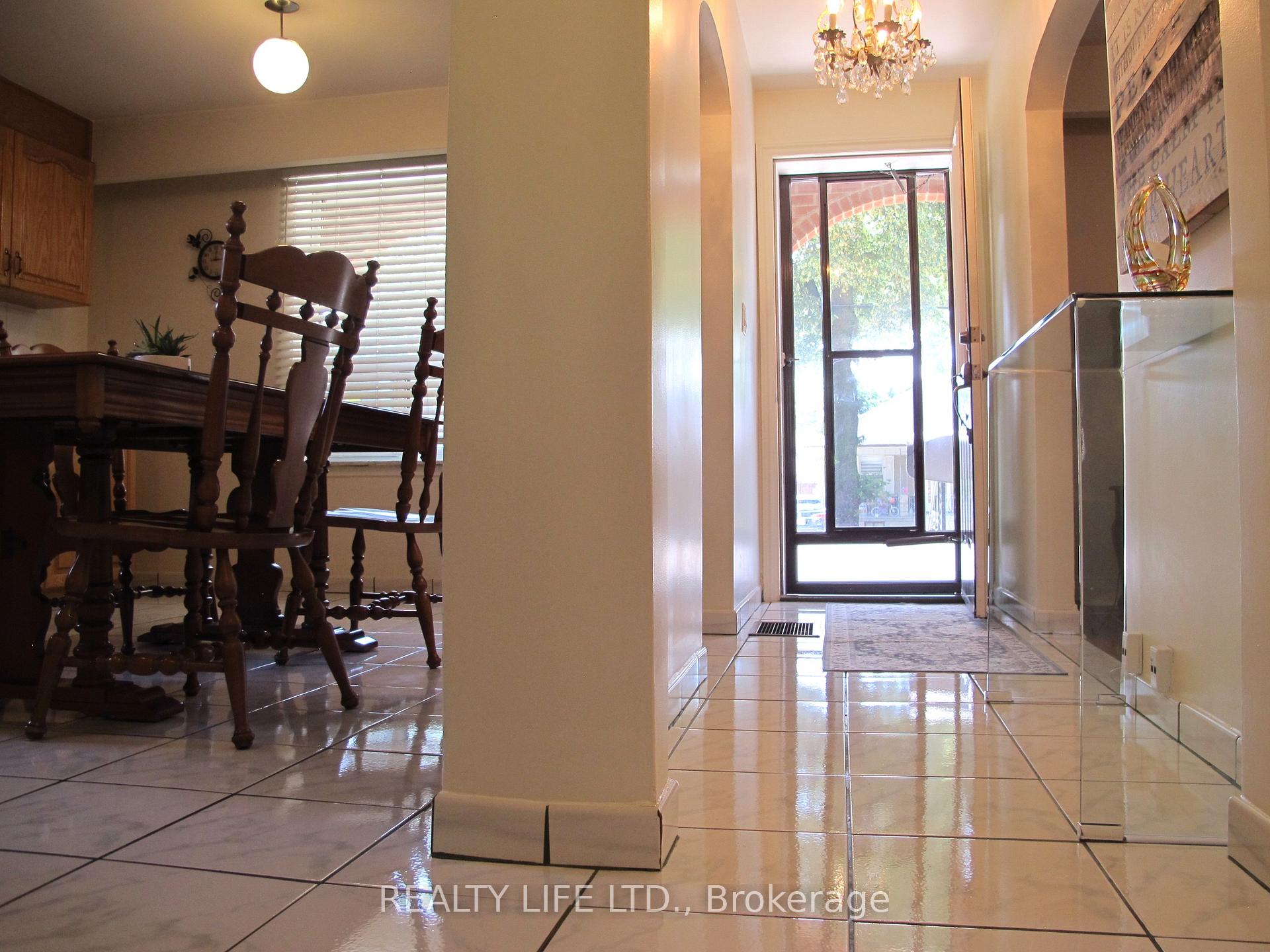 Photo 23 of 4 Rosalie Avenue, North York, Downsview-Roding-CFB — HOMEH