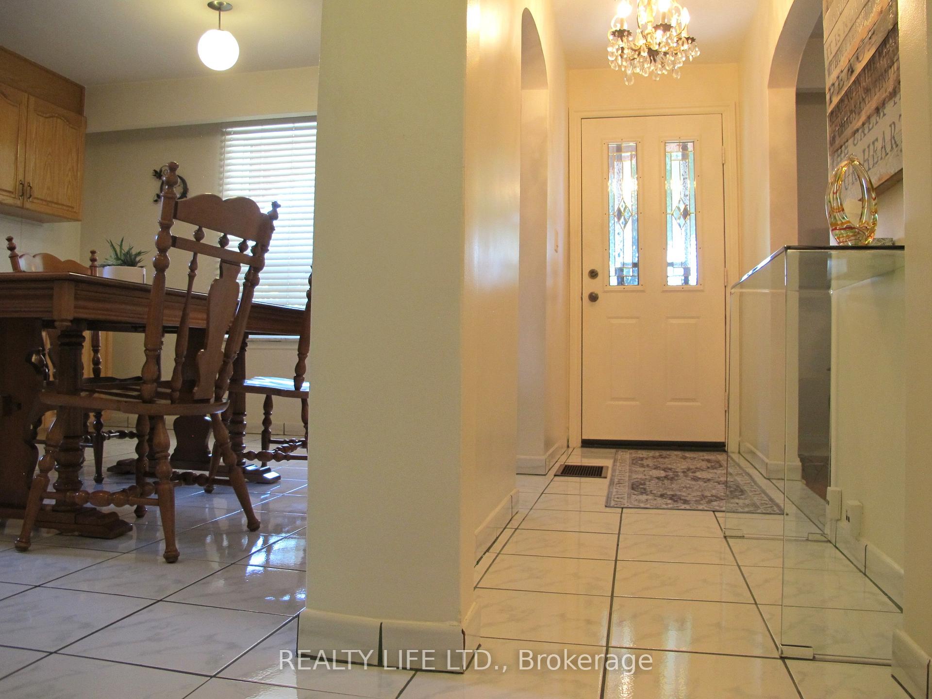 Photo 25 of 4 Rosalie Avenue, North York, Downsview-Roding-CFB — HOMEH