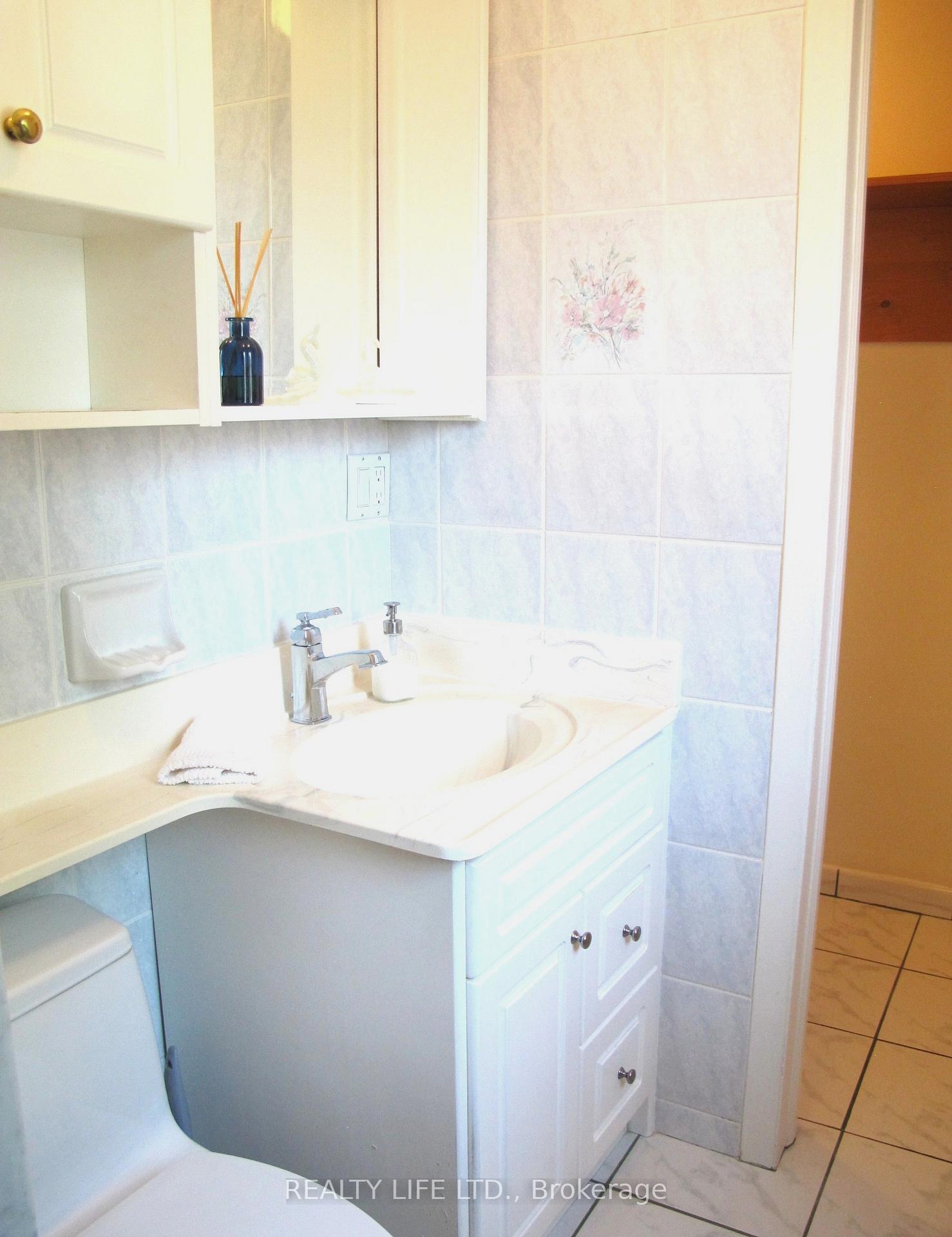 Photo 46 of 4 Rosalie Avenue, North York, Downsview-Roding-CFB — HOMEH