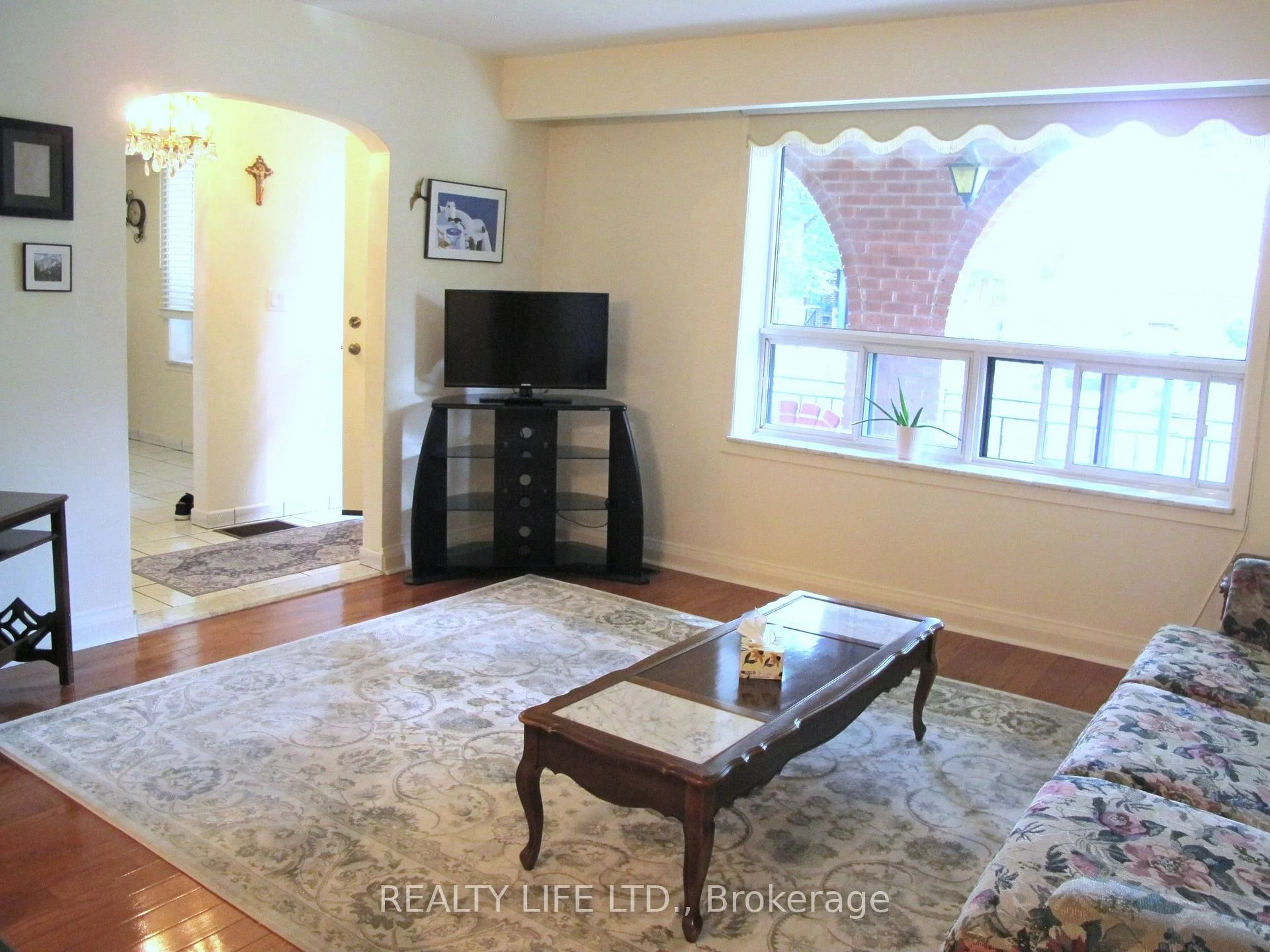 Photo 5 of 4 Rosalie Avenue, North York, Downsview-Roding-CFB — HOMEH
