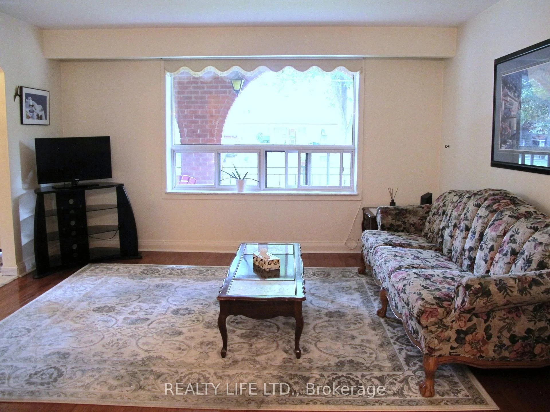 Photo 7 of 4 Rosalie Avenue, North York, Downsview-Roding-CFB — HOMEH