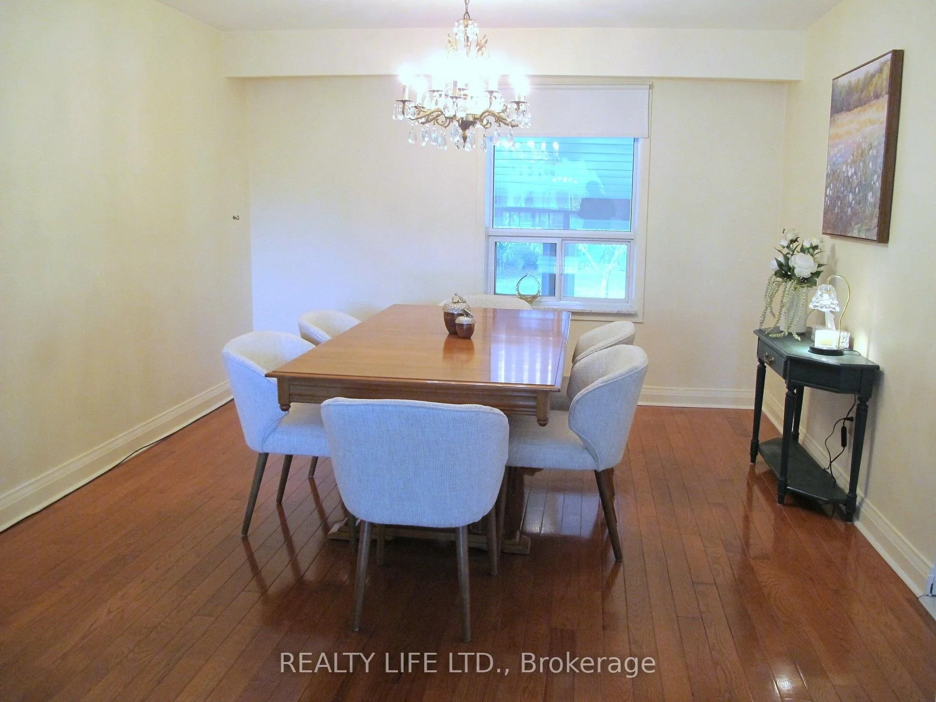 Photo 13 of 4 Rosalie Avenue, North York, Downsview-Roding-CFB — HOMEH
