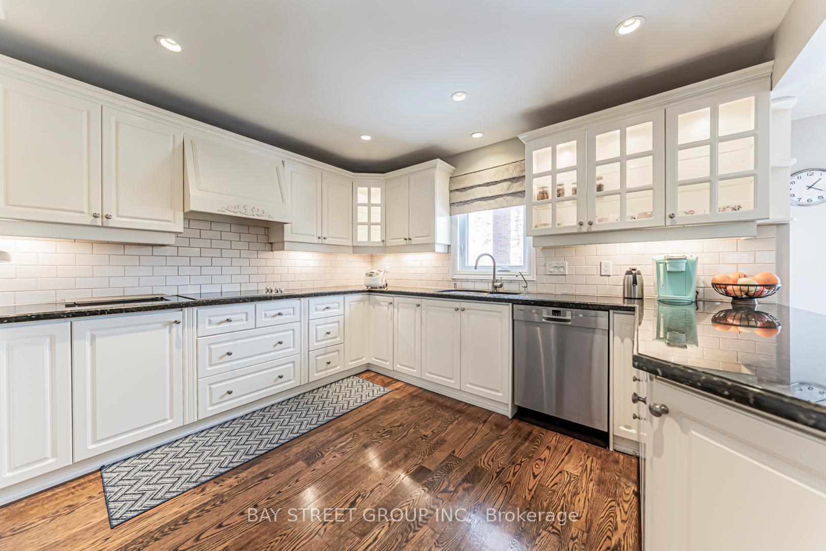 Photo 10 of 2191 Dunvegan Avenue, Oakville, Ford — HOMEH