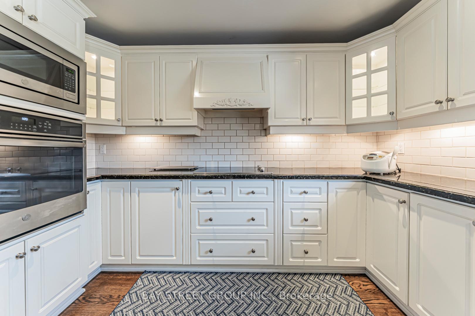 Photo 12 of 2191 Dunvegan Avenue, Oakville, Ford — HOMEH