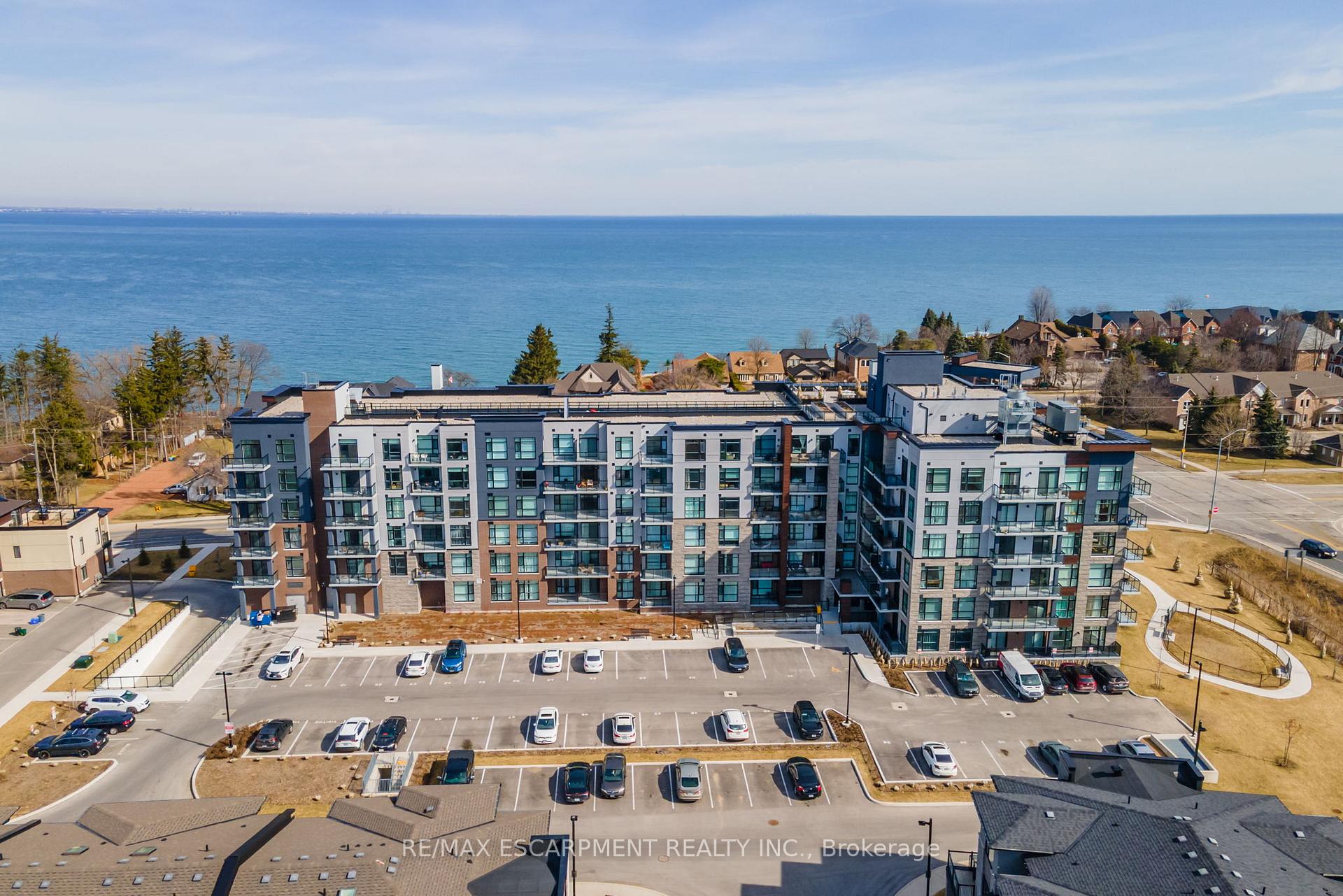Photo 3 of Unit 613, 600 North Service Road, Hamilton, Lakeshore — HOMEH