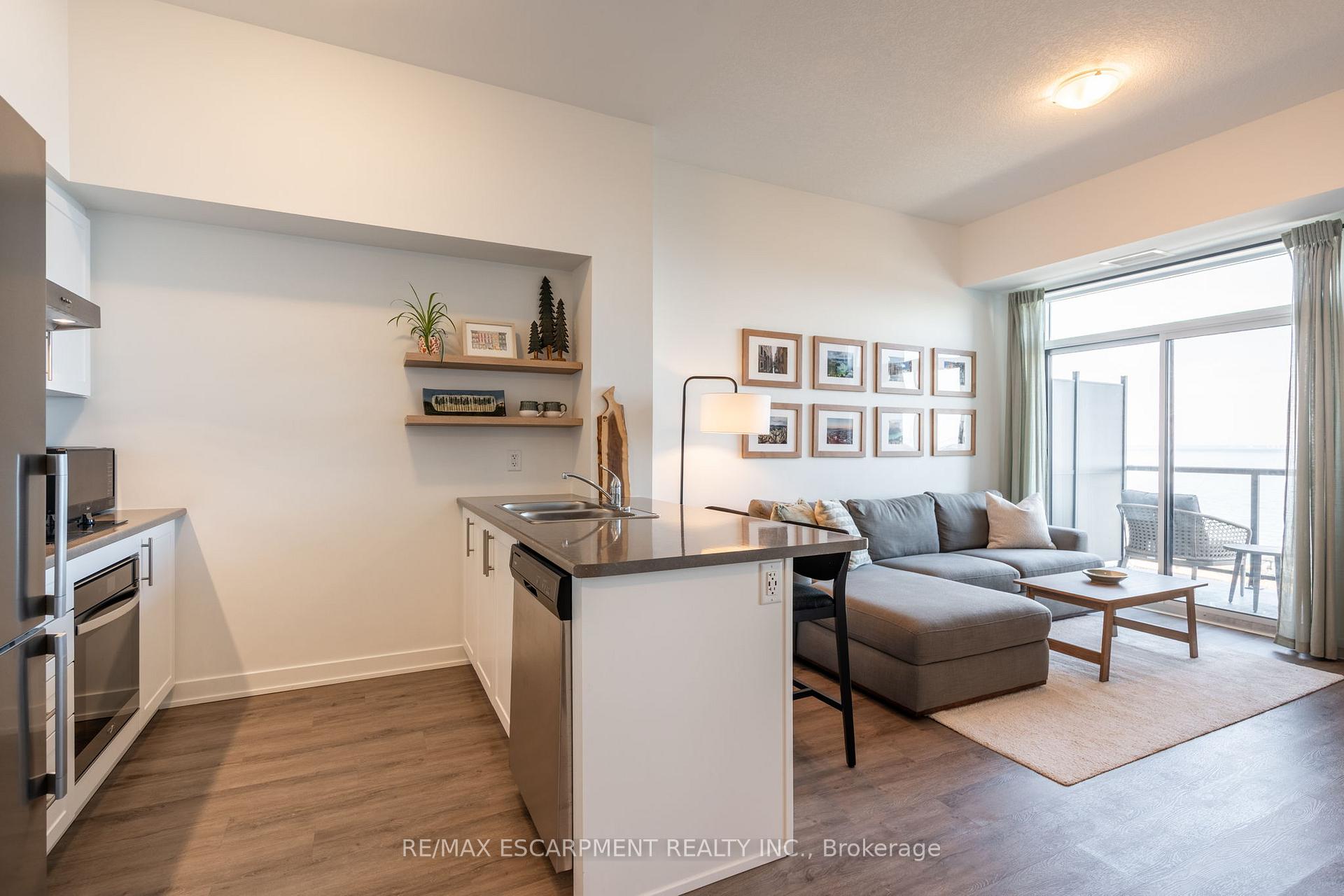 Photo 6 of Unit 613, 600 North Service Road, Hamilton, Lakeshore — HOMEH