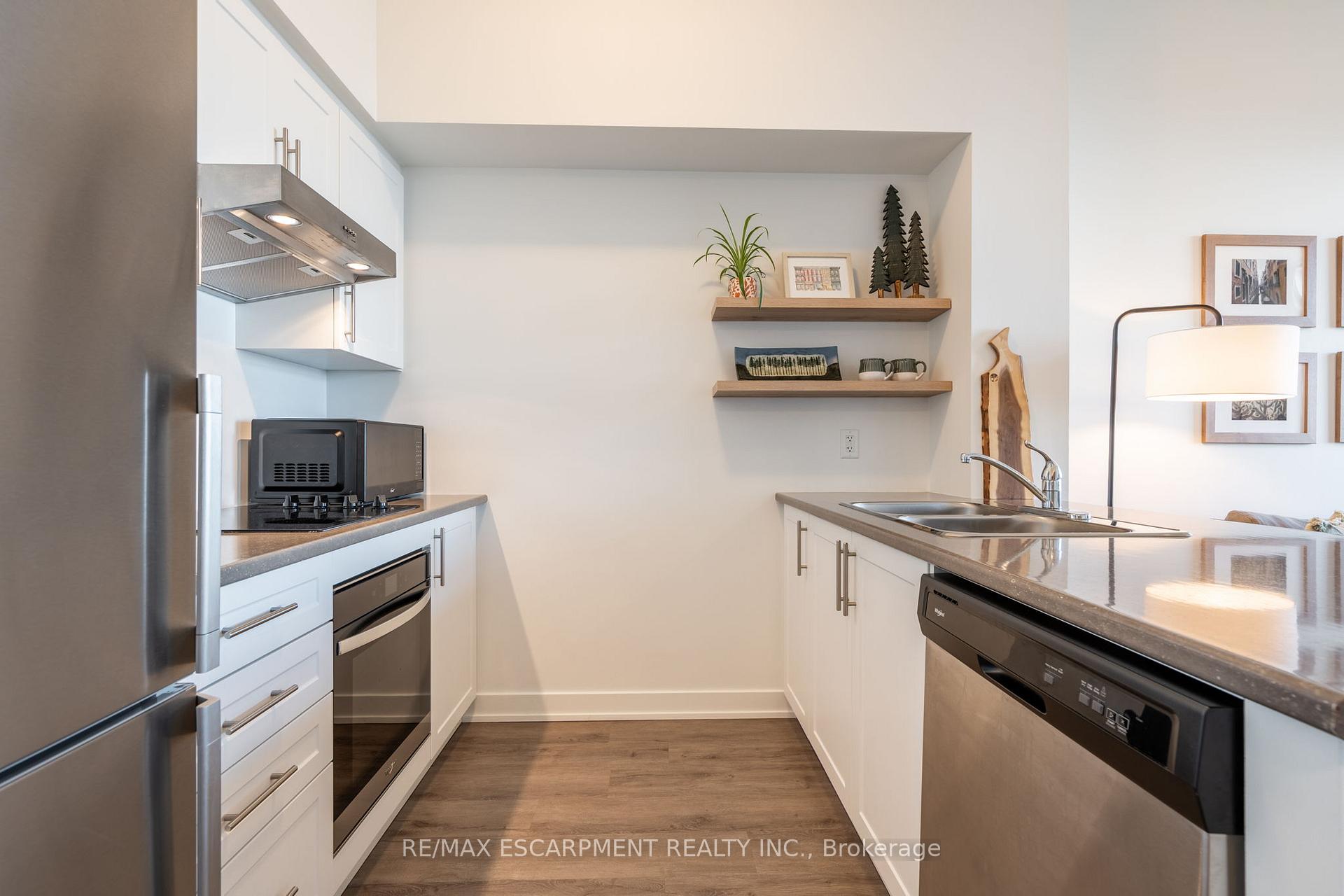 Photo 7 of Unit 613, 600 North Service Road, Hamilton, Lakeshore — HOMEH
