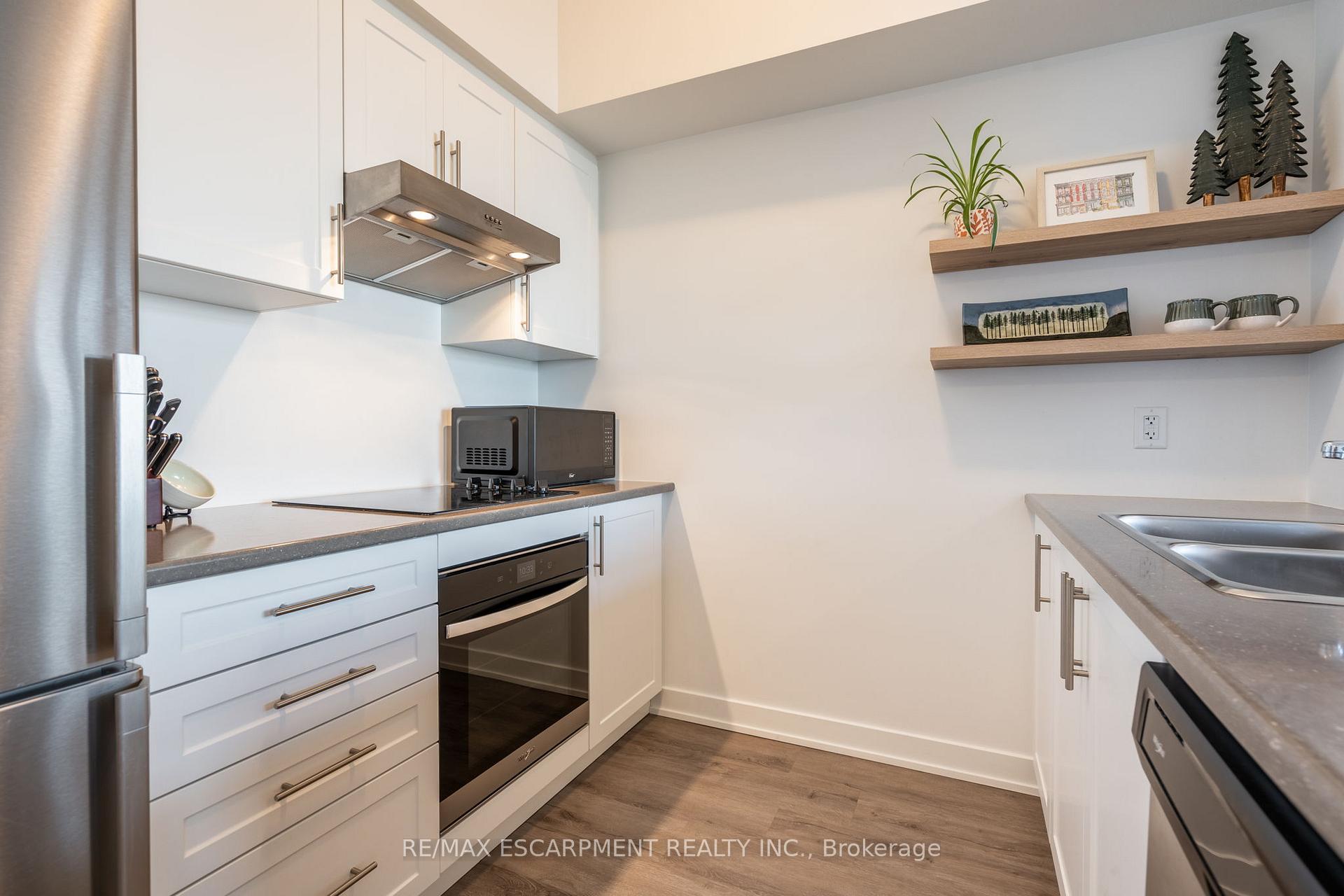 Photo 8 of Unit 613, 600 North Service Road, Hamilton, Lakeshore — HOMEH