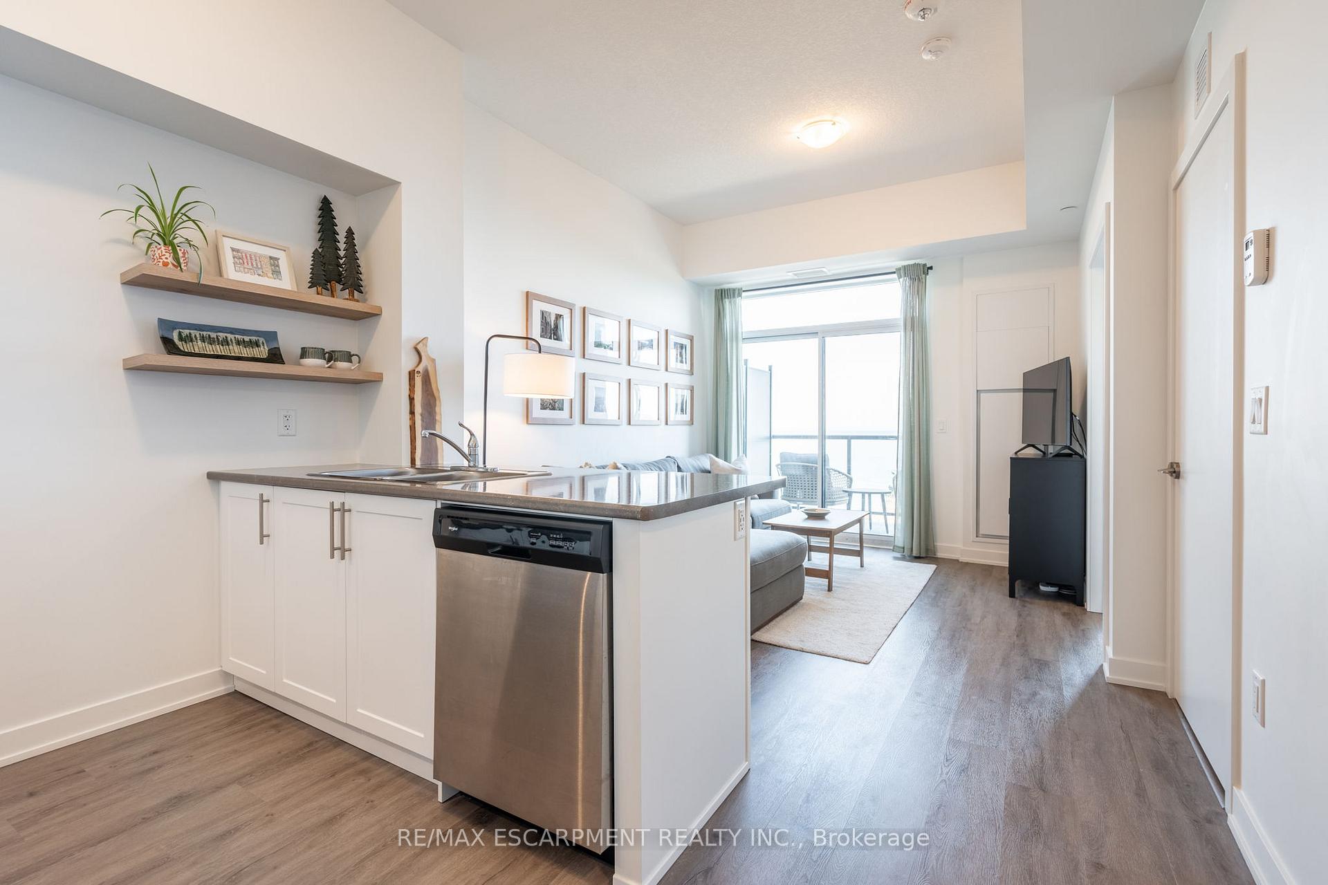 Photo 9 of Unit 613, 600 North Service Road, Hamilton, Lakeshore — HOMEH