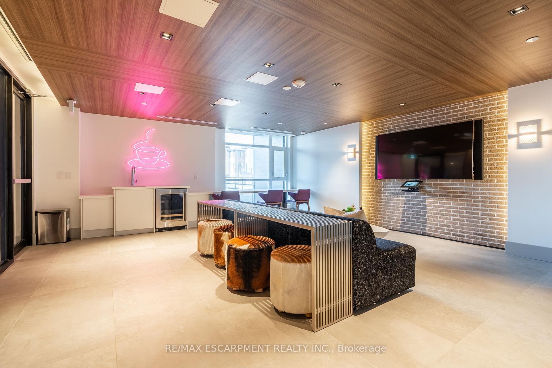 Photo 30 of Unit 613, 600 North Service Road, Hamilton, Lakeshore — HOMEH