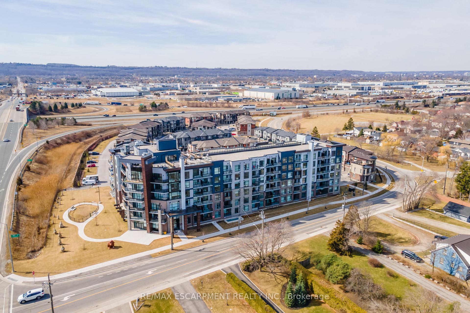 Photo 38 of Unit 613, 600 North Service Road, Hamilton, Lakeshore — HOMEH
