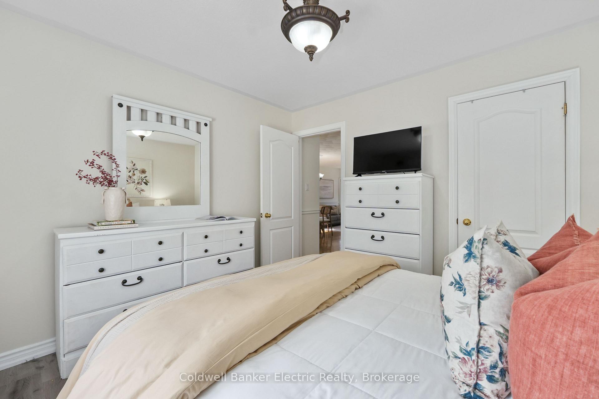 Photo 17 of 121 Haden Avenue, Peterborough, Northcrest Ward 5 — HOMEH