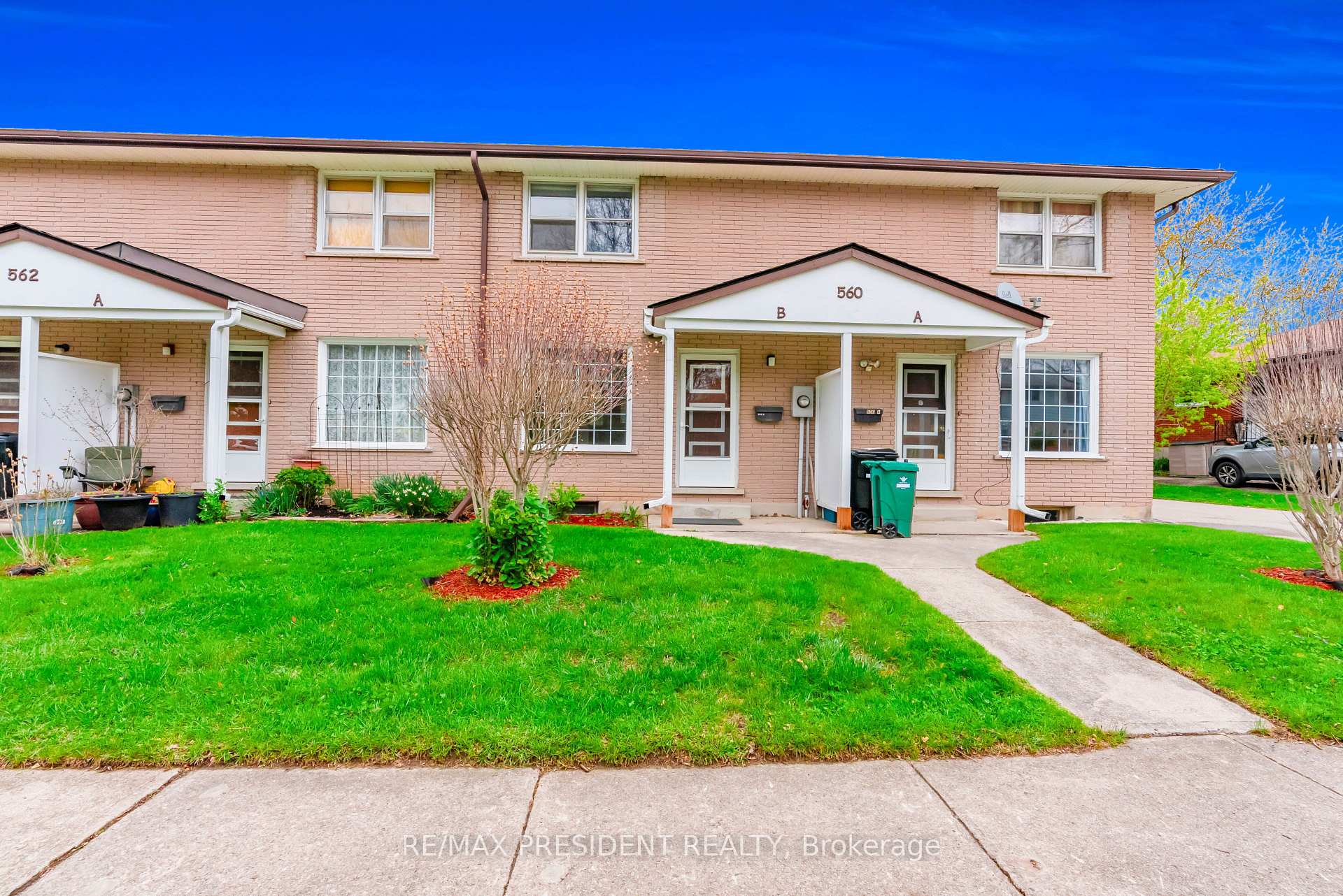 Photo 2 of 564 Brookhaven Crescent, Waterloo, Lakeshore Village — HOMEH